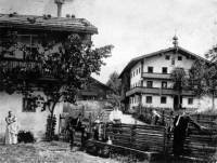 Huaberhof (links) und Koglerhof (rechts) im Jahre 1903